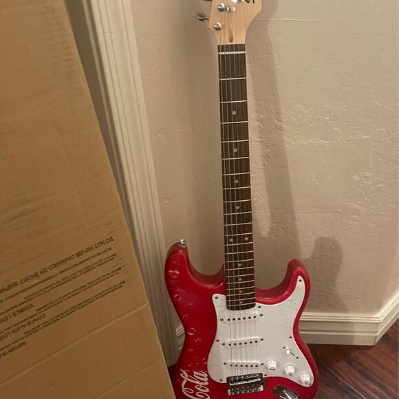 Squier bullet strat by Fender Red guitar NEW in box - Picture 4 of 9